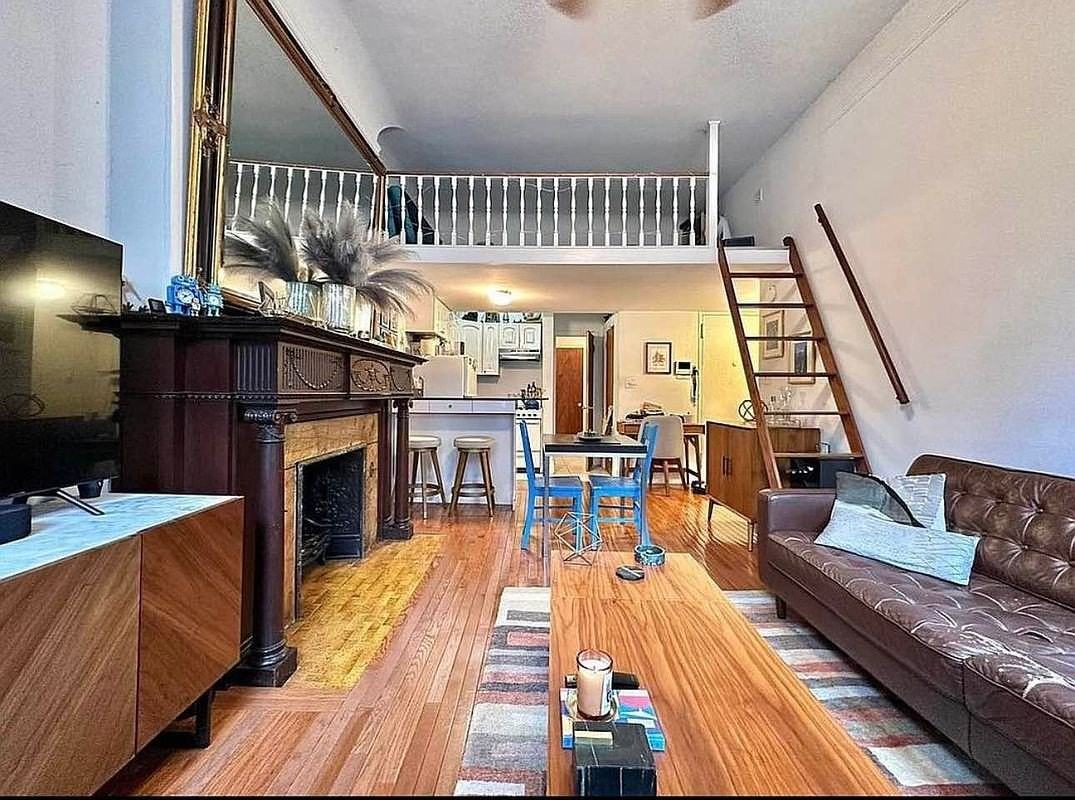 64 W 69th St #2A - Photo 2 of 12