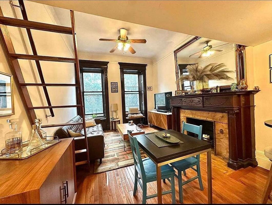 64 W 69th St #2A - Photo 3 of 12