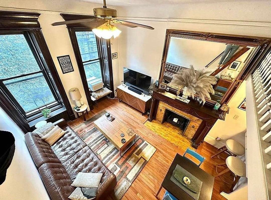 64 W 69th St #2A - Photo 4 of 12