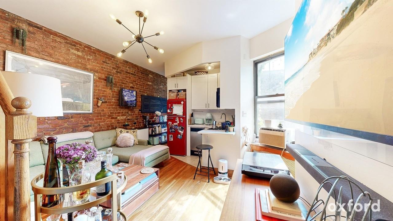 312 W 48th St #34 - Photo 4 of 15