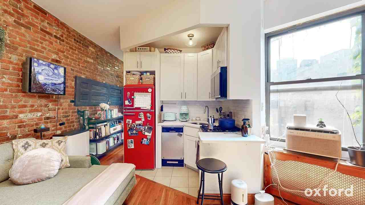 312 W 48th St #34 - Photo 5 of 15