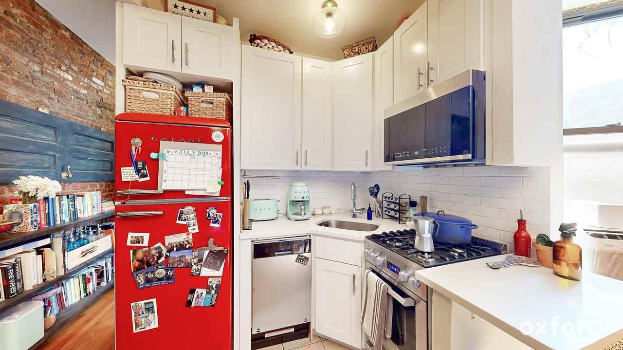 312 W 48th St #34 - Photo 6 of 15