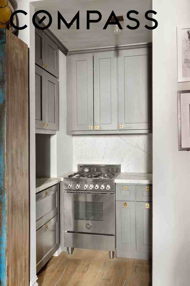 221 W 21st St #1C - Photo 4 of 6