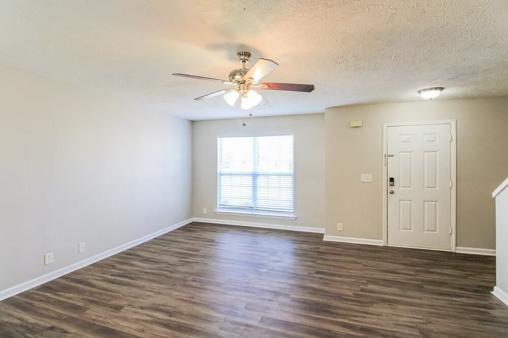 900 Harvest Grove Dr - Photo 4 of 17