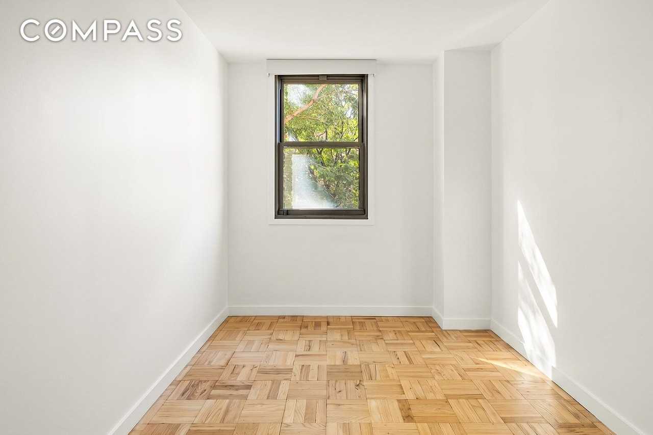 61 Jane St #4P - Photo 7 of 9