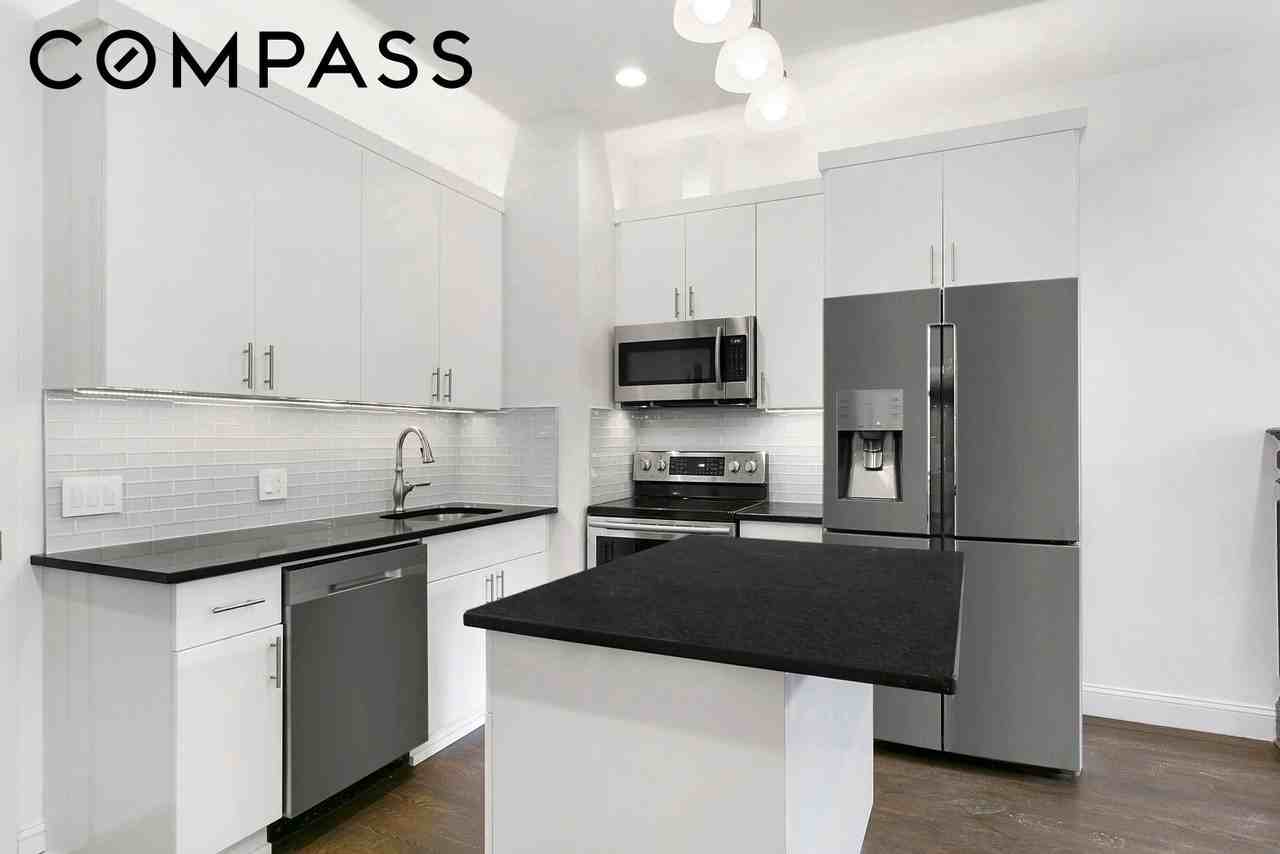 874 President St #3R - Photo 5 of 7