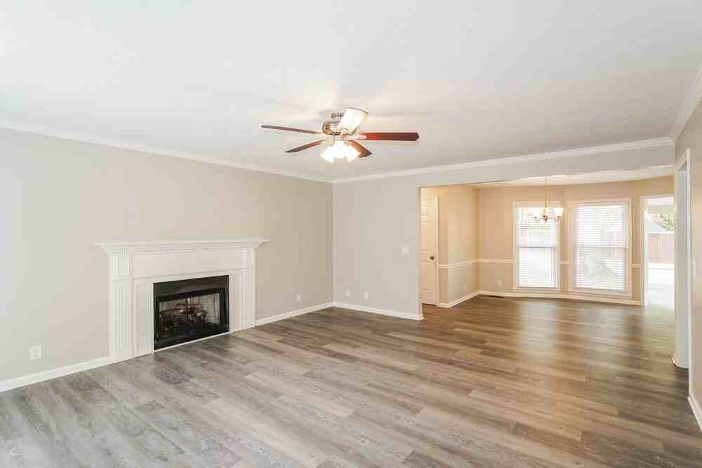 2425 Laurel Hill Ct - Photo 5 of 17