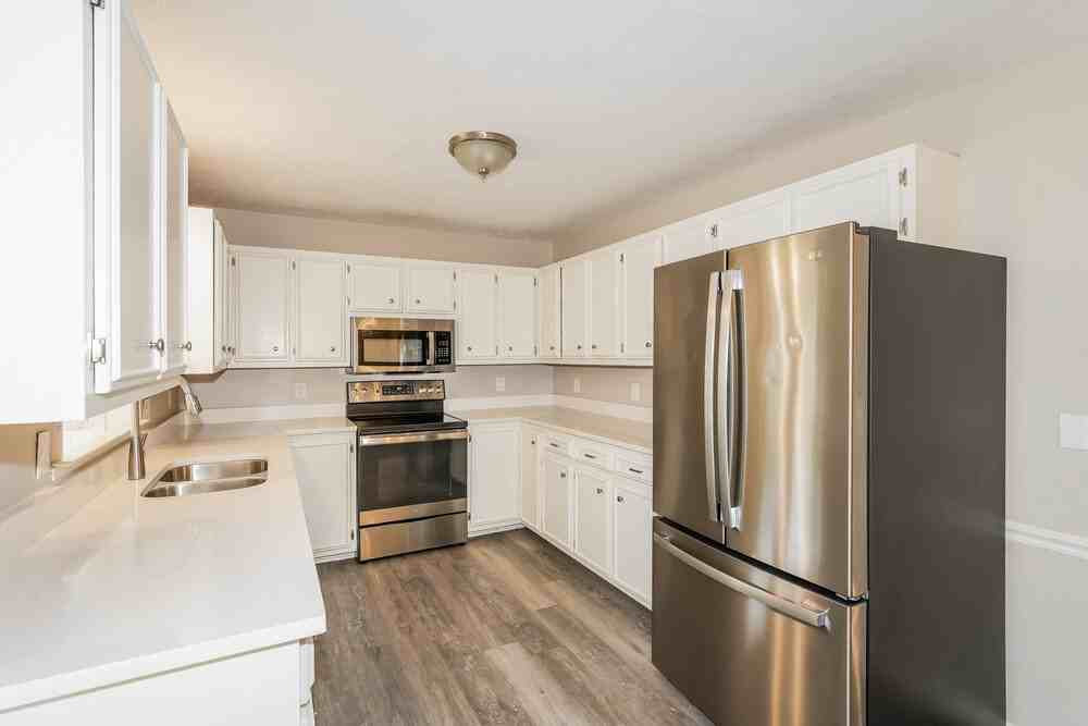 2425 Laurel Hill Ct - Photo 6 of 17