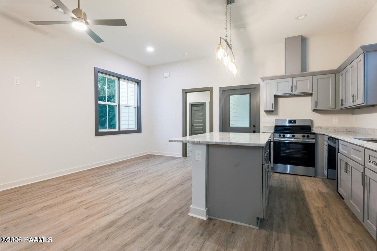 136 Banister Ct - Photo 4 of 11