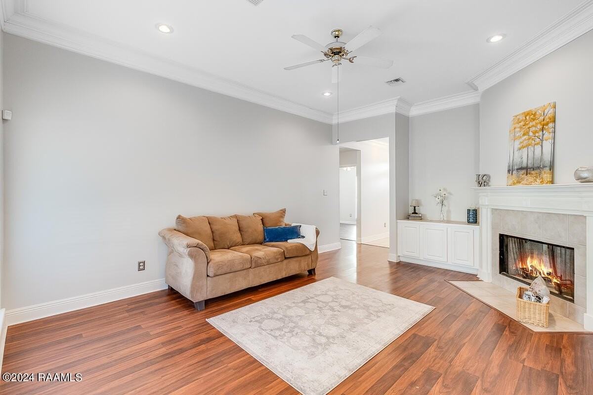408 Crest Cir - Photo 2 of 16