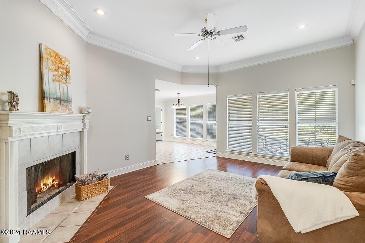 408 Crest Cir - Photo 3 of 16