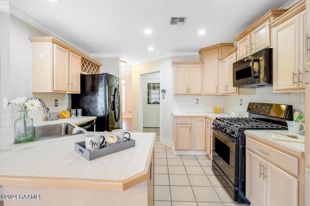 408 Crest Cir - Photo 6 of 16
