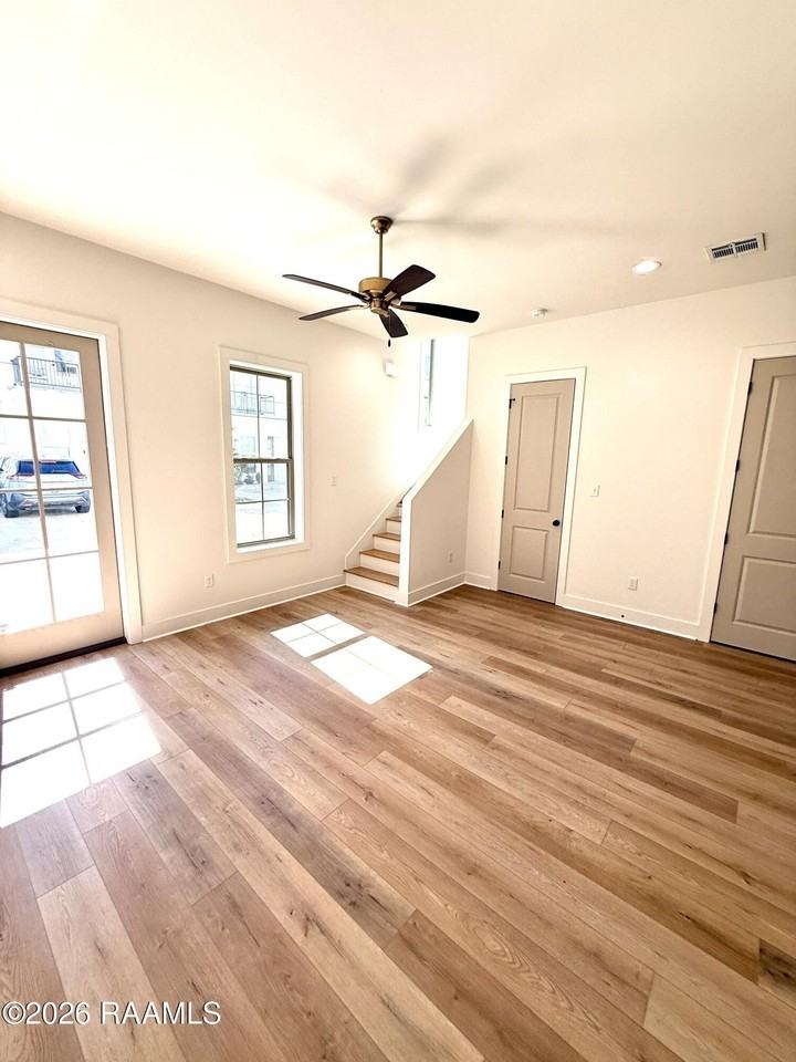 211 Steiner Oaks Road - Photo 5 of 23