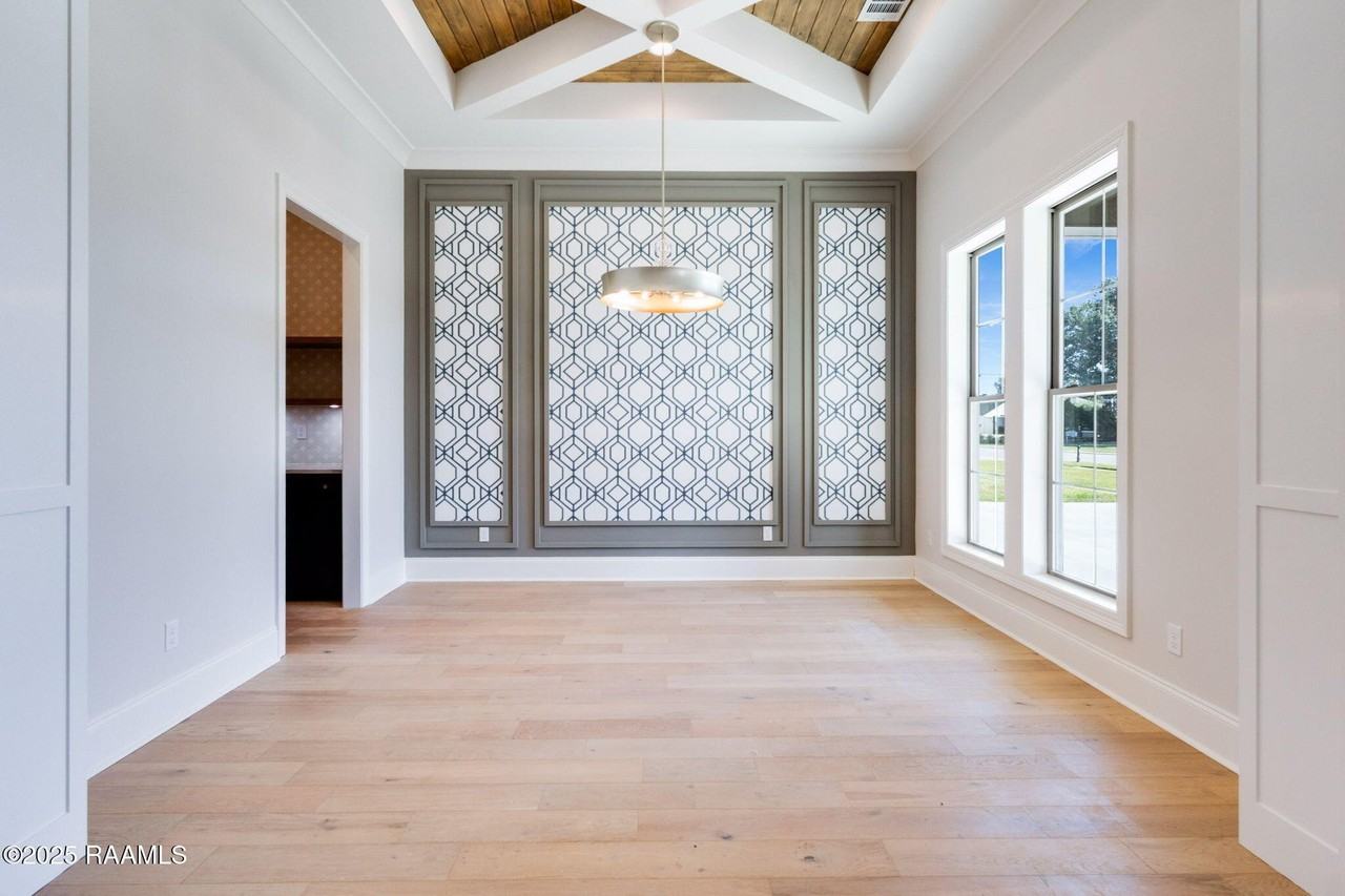 102 Henry James Ct - Photo 4 of 38