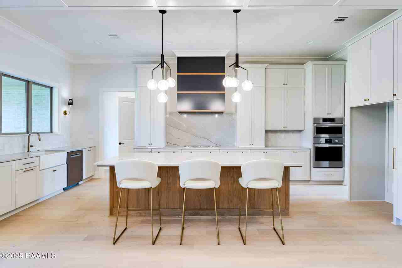 102 Henry James Ct - Photo 7 of 38
