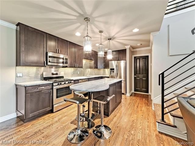 662 Purdy St #214 - Photo 3 of 17