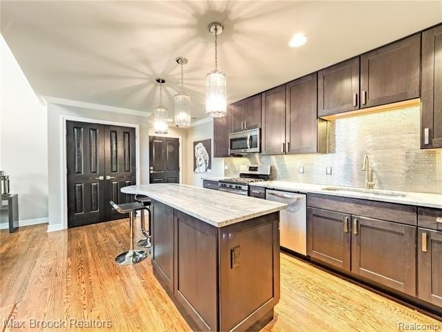 662 Purdy St #214 - Photo 4 of 17