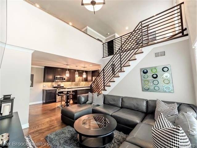 662 Purdy St #214 - Photo 7 of 17