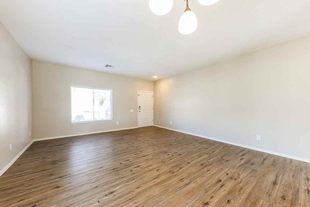 9433 W Hubbell St - Photo 5 of 17
