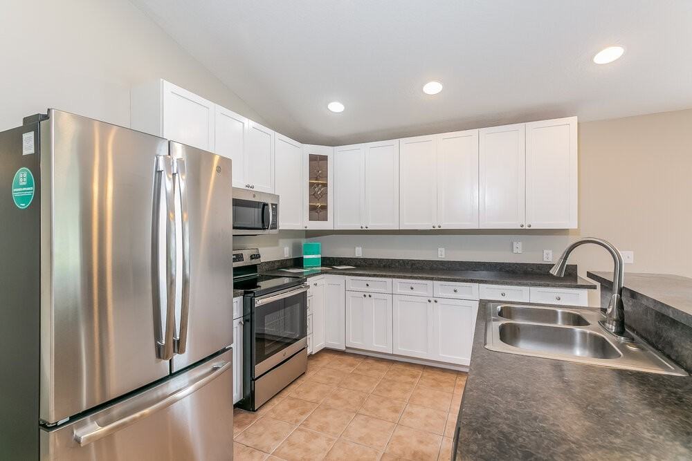 3066 Cameron Dr - Photo 4 of 15
