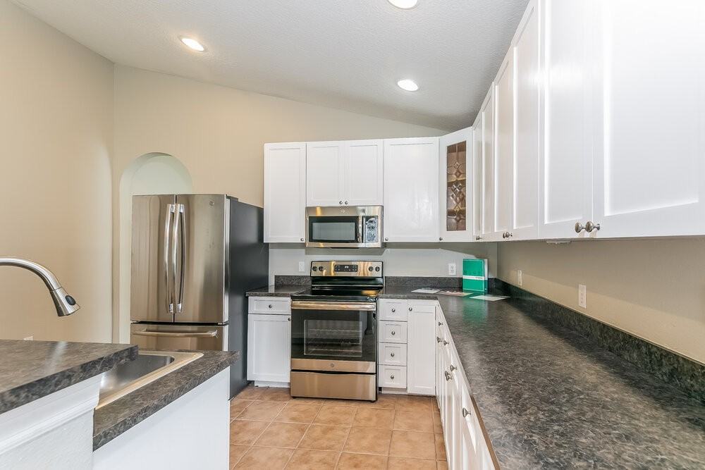 3066 Cameron Dr - Photo 5 of 15