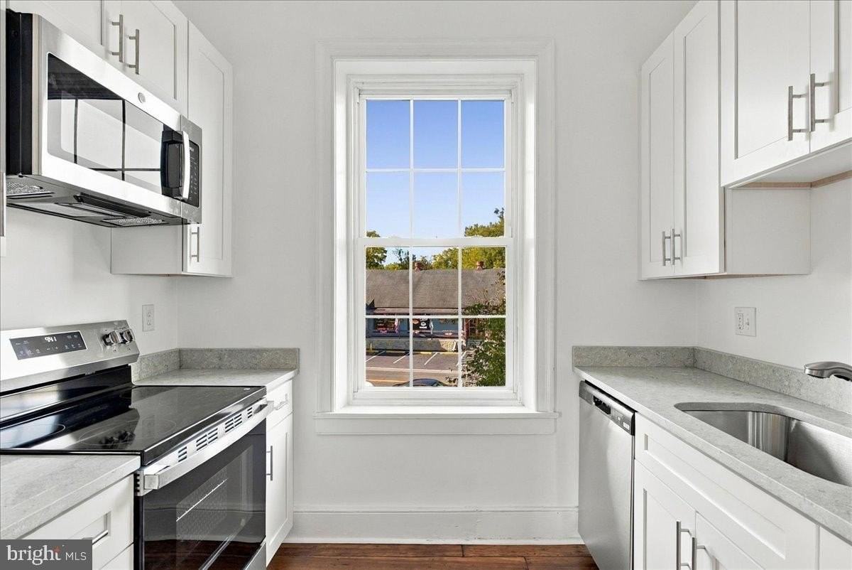 324 W Boscawen St #5 - Photo 3 of 16