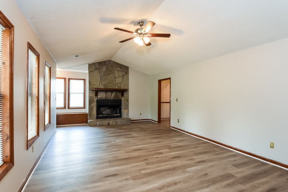 5380 Springbrook Dr - Photo 7 of 19