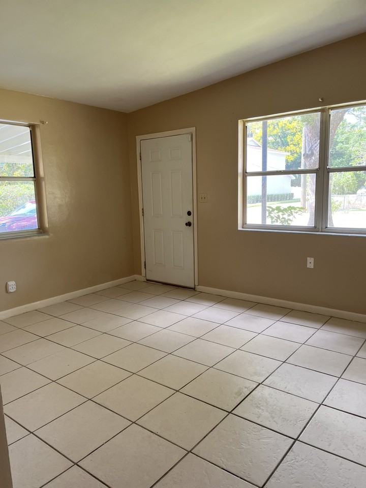 331 N Florida Ave - Photo 3 of 8