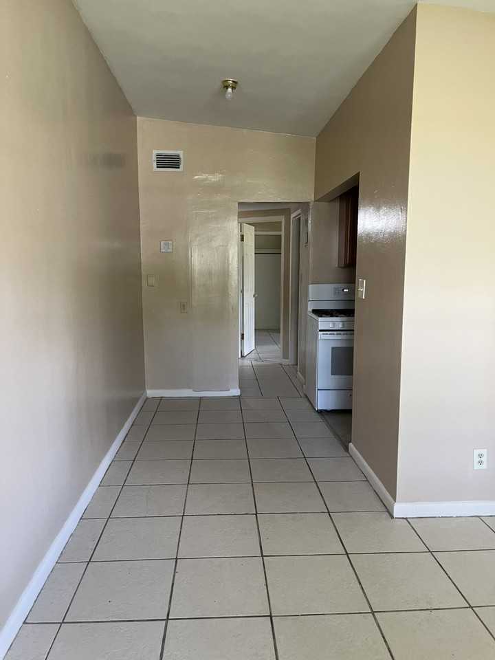 331 N Florida Ave - Photo 2 of 8