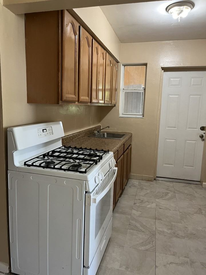 331 N Florida Ave - Photo 6 of 8