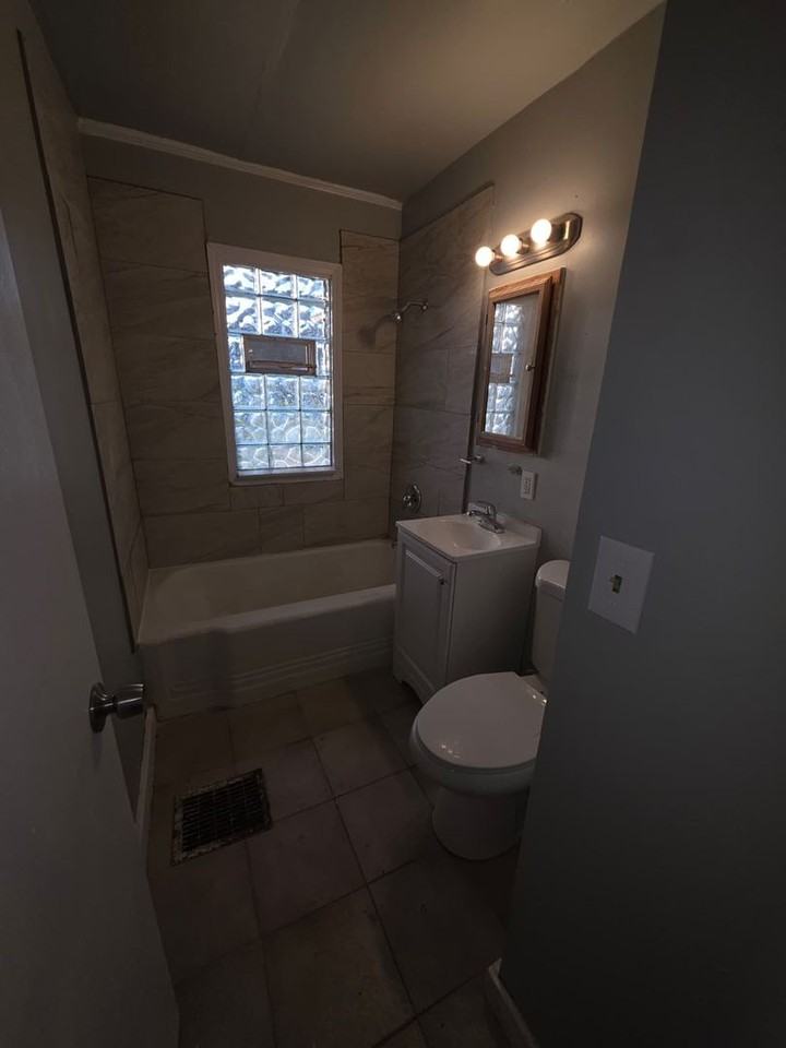 6135 N 38th St - Photo 7 of 11