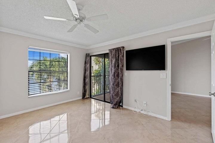 2600 Greenwood Terrace - Photo 3 of 8