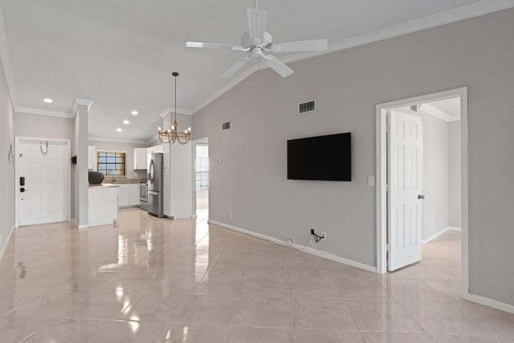 2600 Greenwood Terrace - Photo 6 of 8