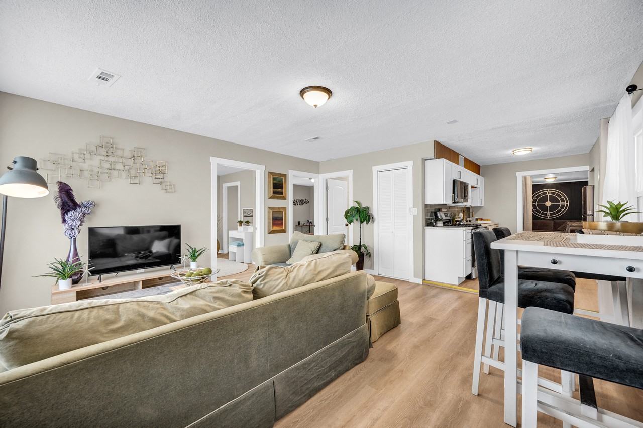 340 Forest Drive - Photo 4 of 32