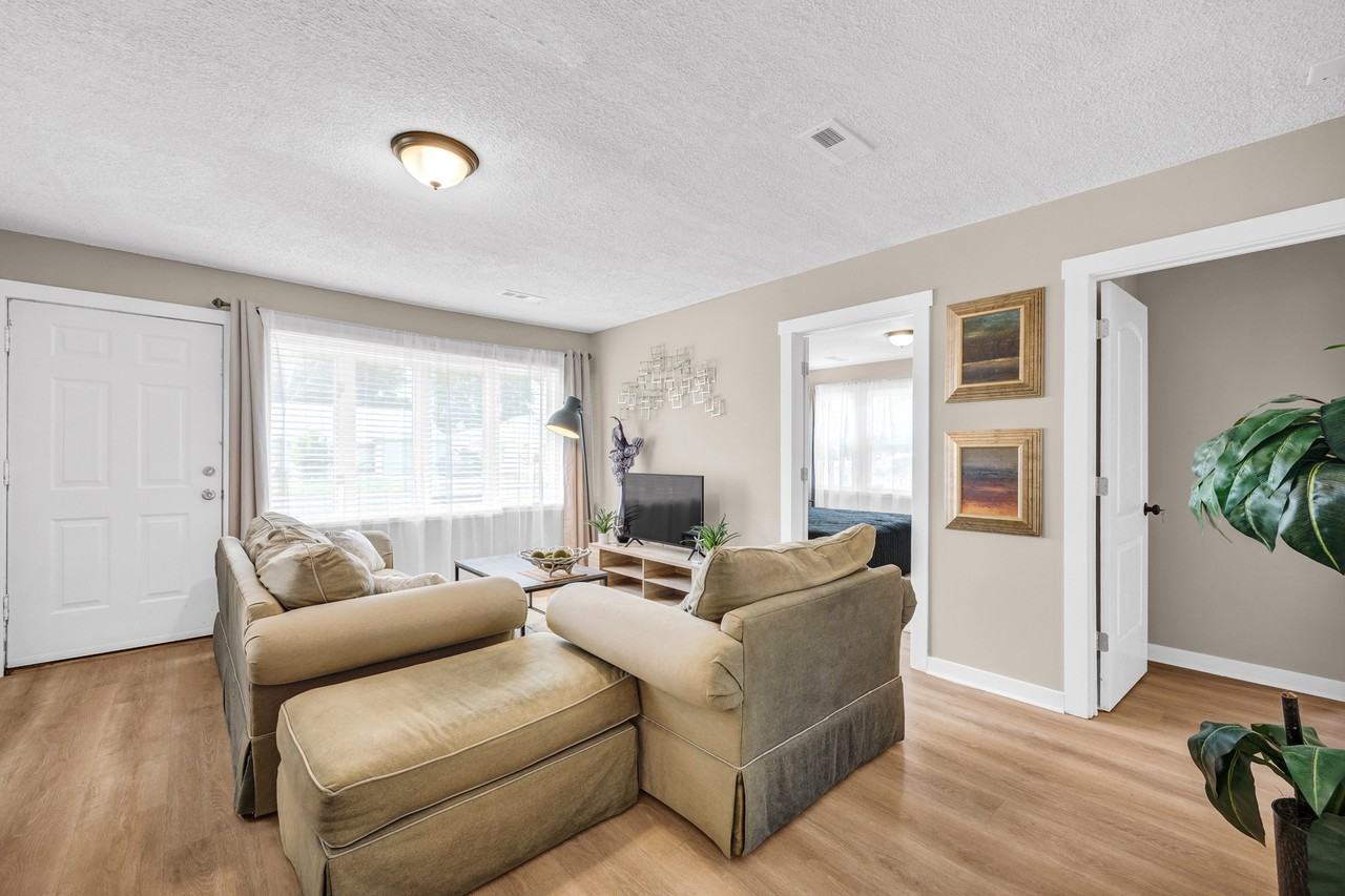340 Forest Drive - Photo 3 of 32