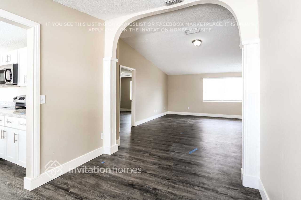 8205 Olivewood Pl - Photo 4 of 15