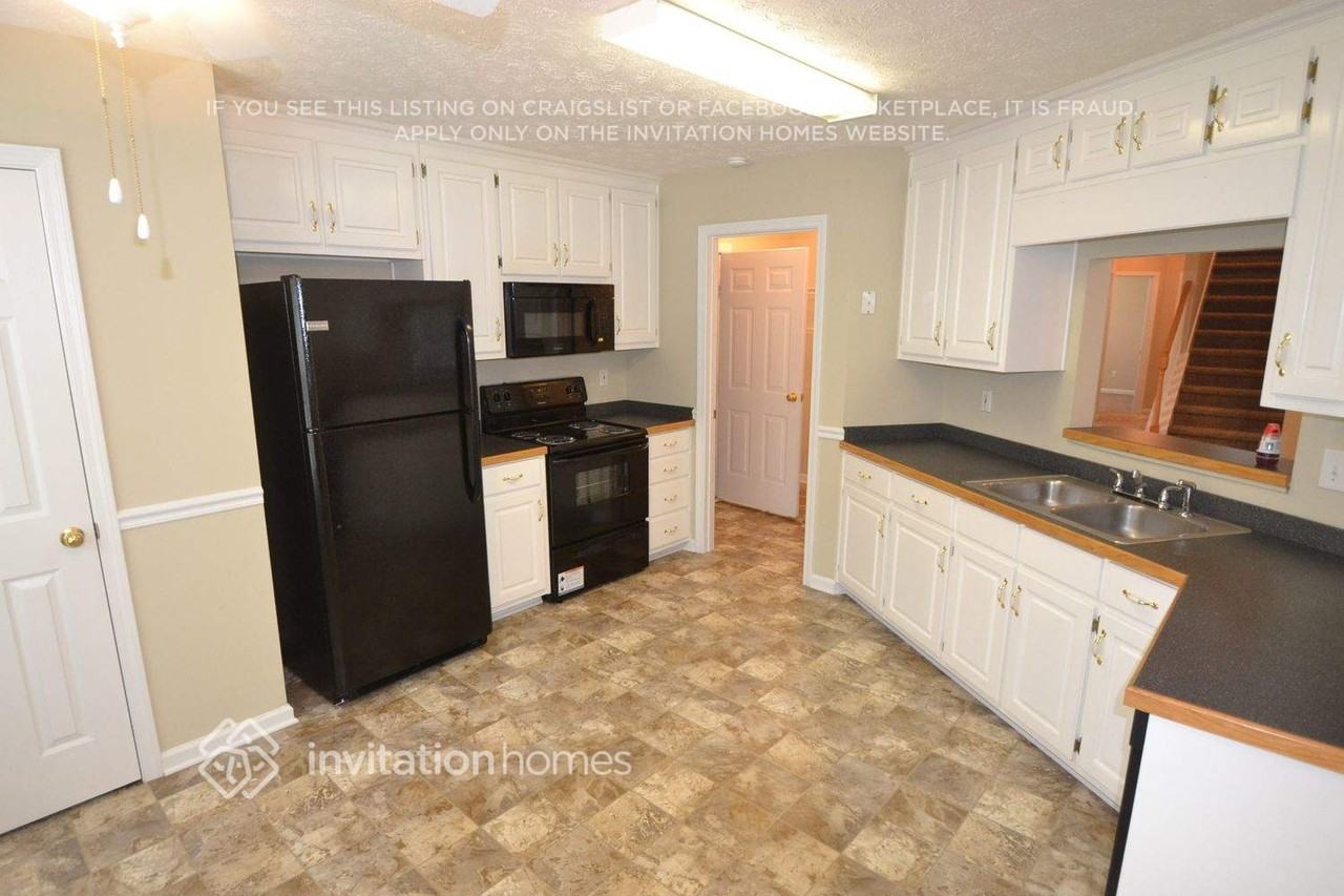220 Chinns Way - Photo 3 of 11