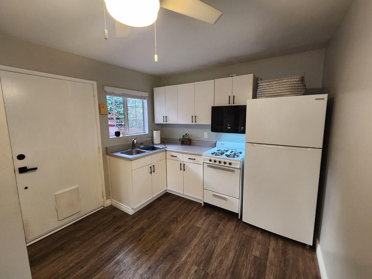 5005 63rd St - Photo 4 of 18