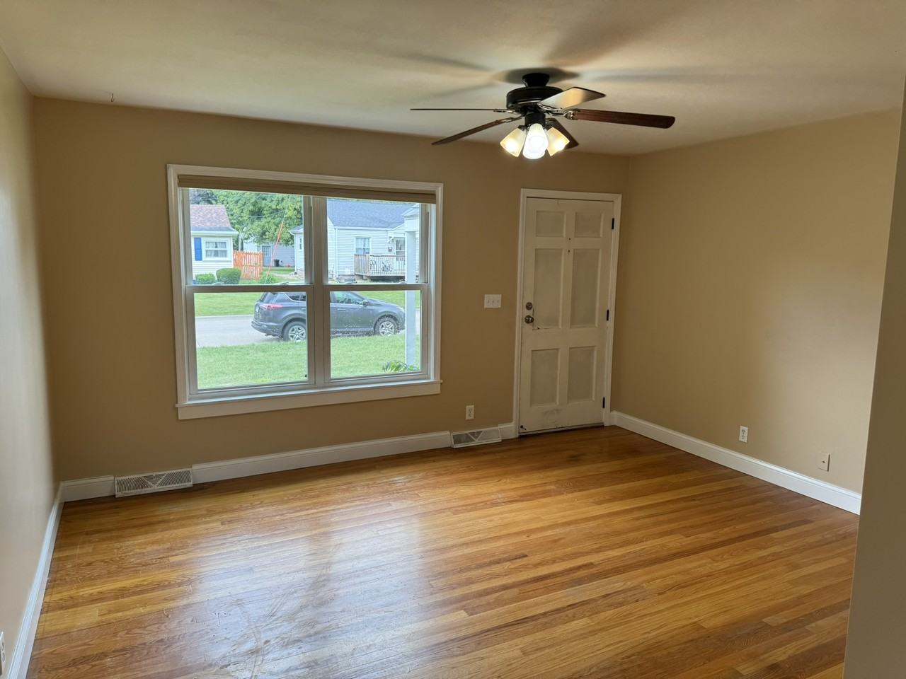 915 28th St - Photo 3 of 22