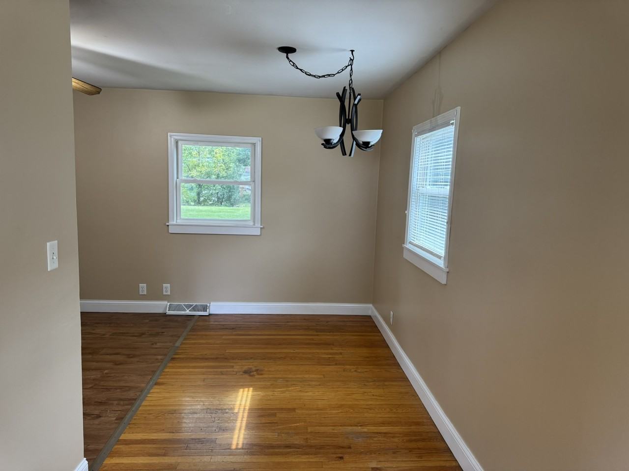 915 28th St - Photo 4 of 22