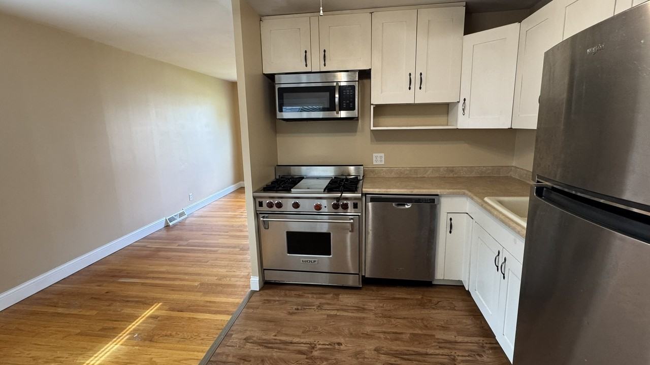 915 28th St - Photo 6 of 22