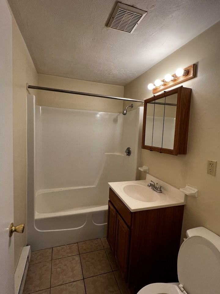 740 Central St - Photo 5 of 6