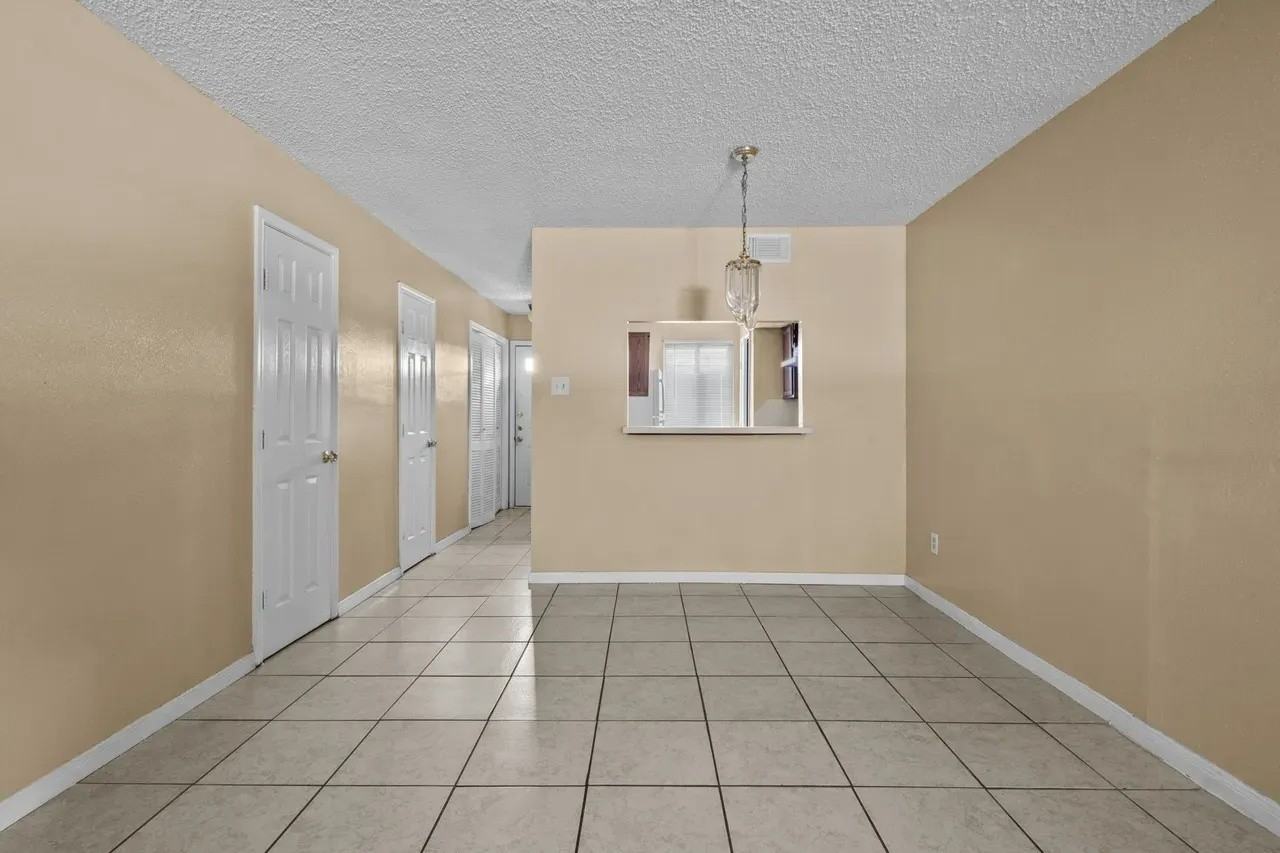 2137 Shiveley Cir - Photo 4 of 17