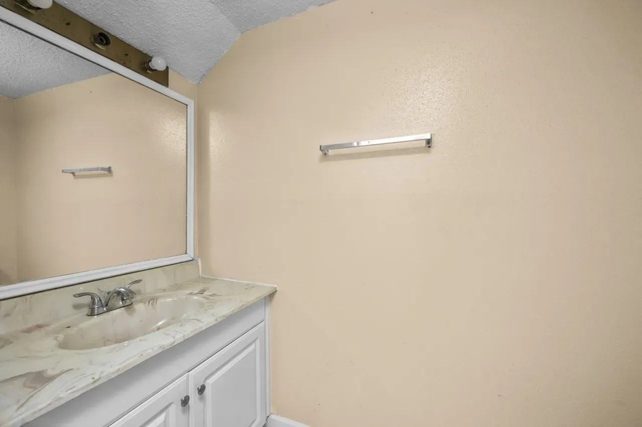 2137 Shiveley Cir - Photo 5 of 17