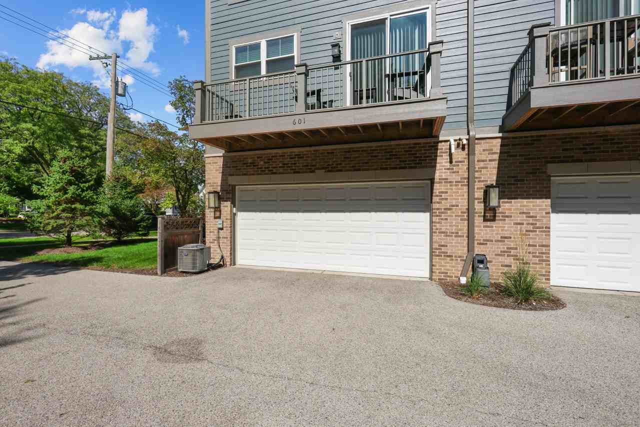 601 Broadway St #601 - Photo 5 of 26