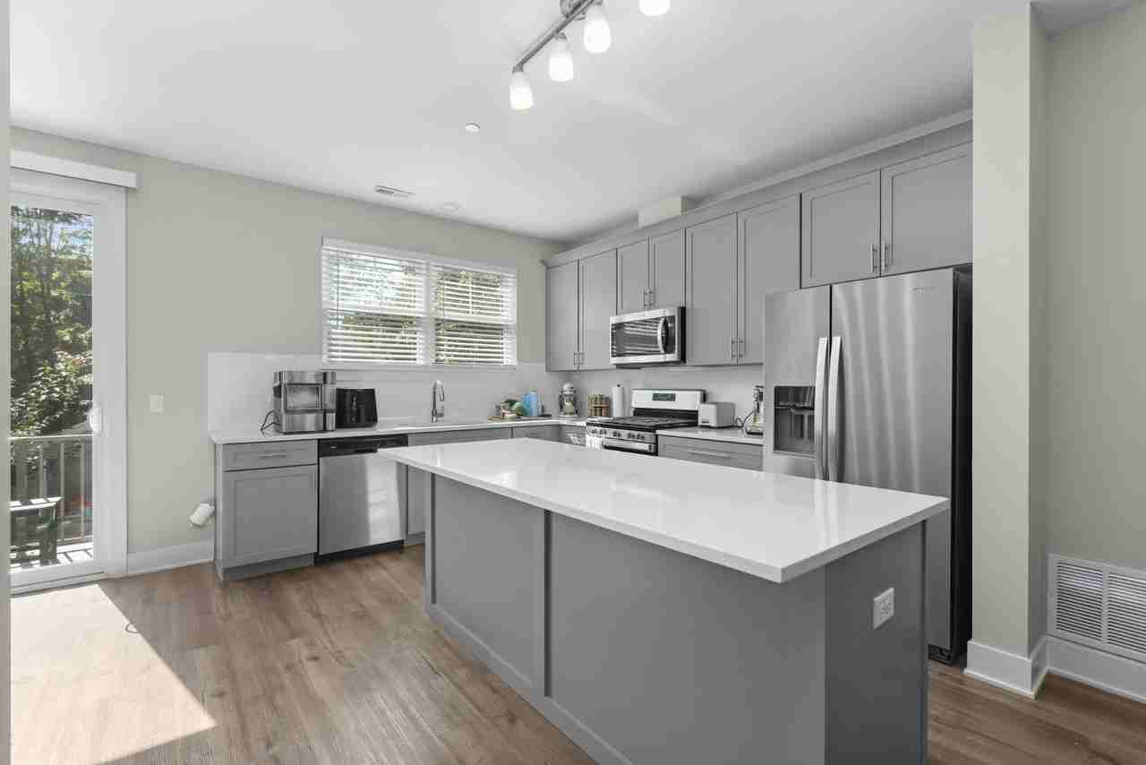 601 Broadway St #601 - Photo 7 of 26