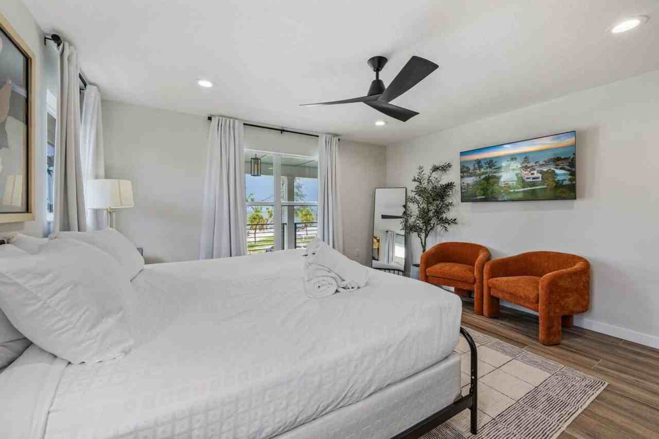 409 N Bay Blvd #1635263P - Photo 7 of 50