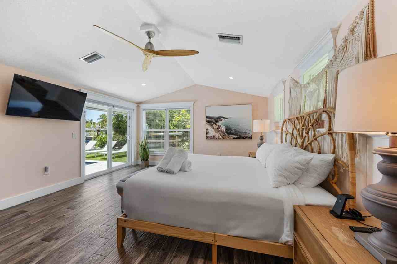 230 Lakeview Dr #1635272P - Photo 3 of 46