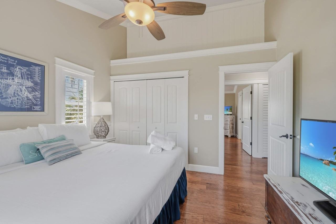 612 Fern St #1635270P - Photo 5 of 50
