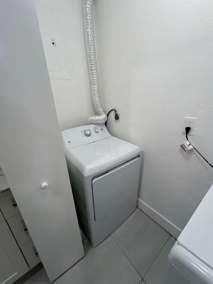 8125 Nw 6th Ave - Photo 5 of 16